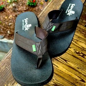 Mens Sanuks flip flops